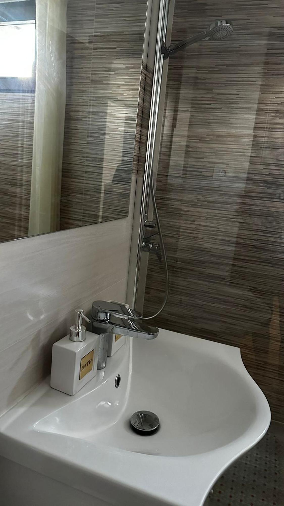 Sofiart Apartment Бухарест Экстерьер фото