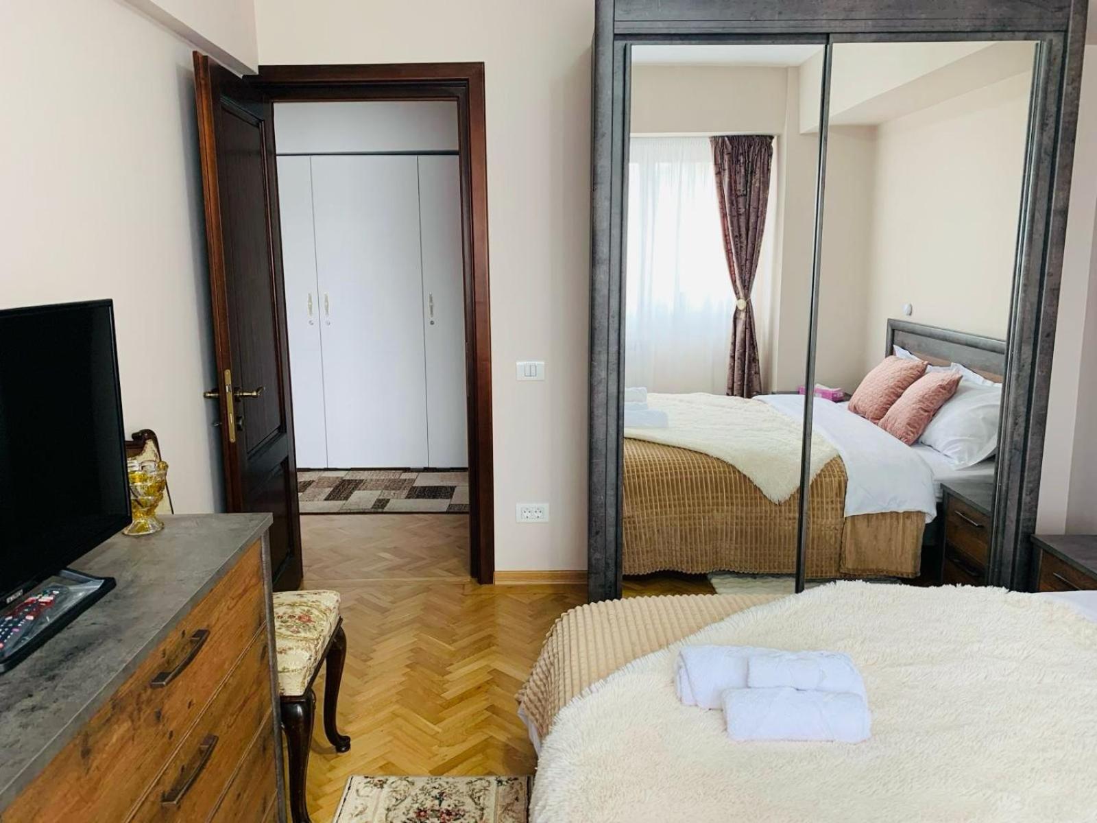 Sofiart Apartment Бухарест Экстерьер фото